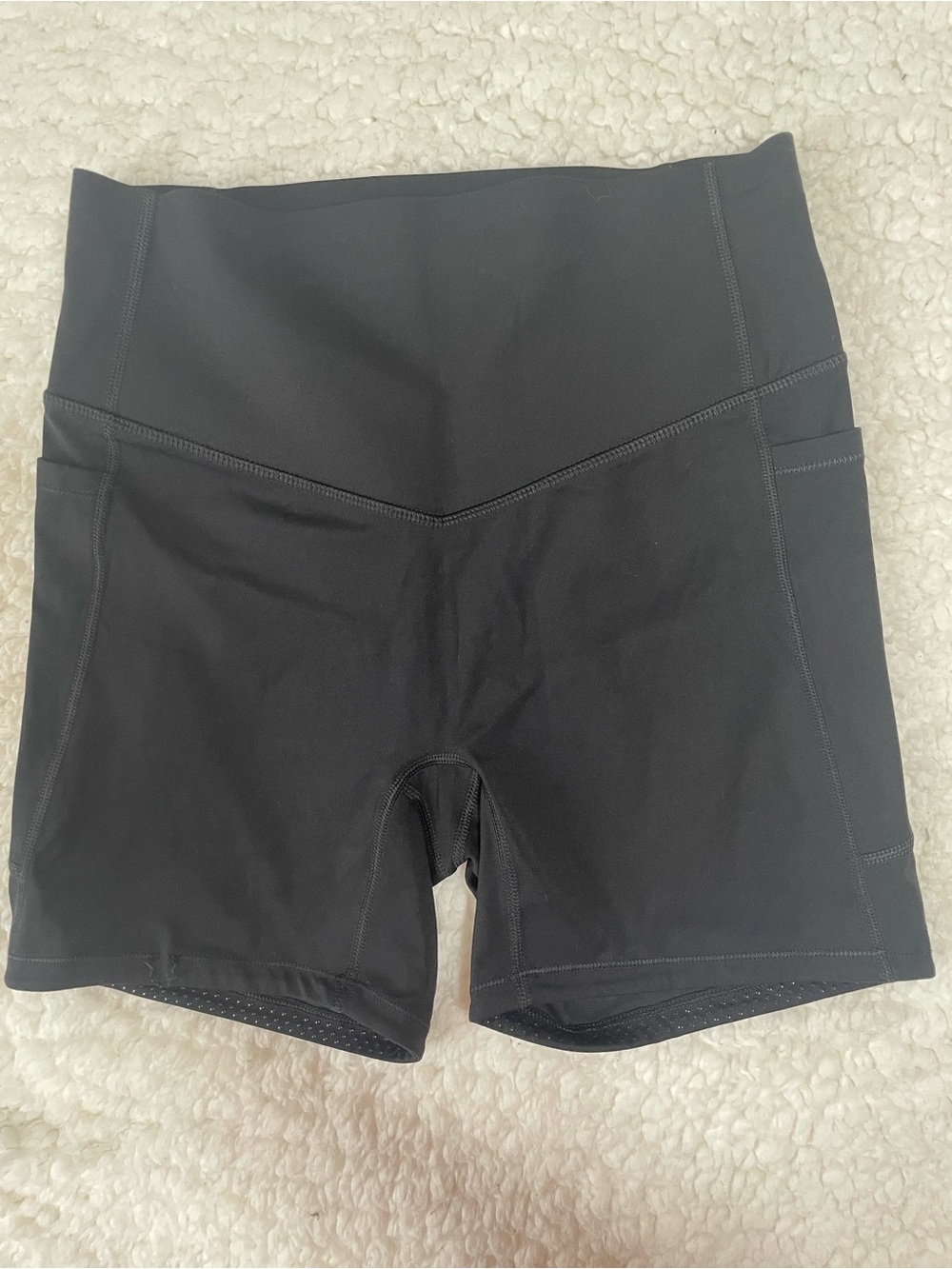 HALARA Black High-Waist Athletic Bike Shorts with Side Pockets NWOT